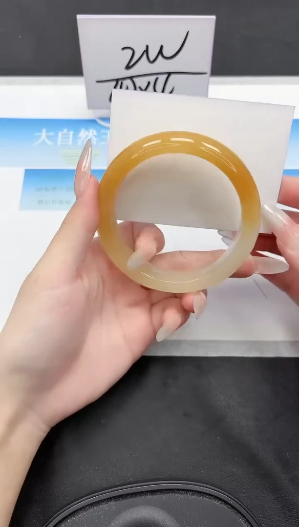 未镶嵌手镯石英质玉162-64.7