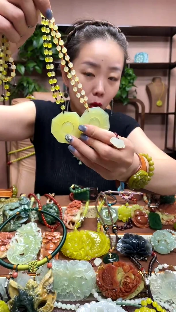 未镶嵌岫玉颈饰多样性发货发其中之一