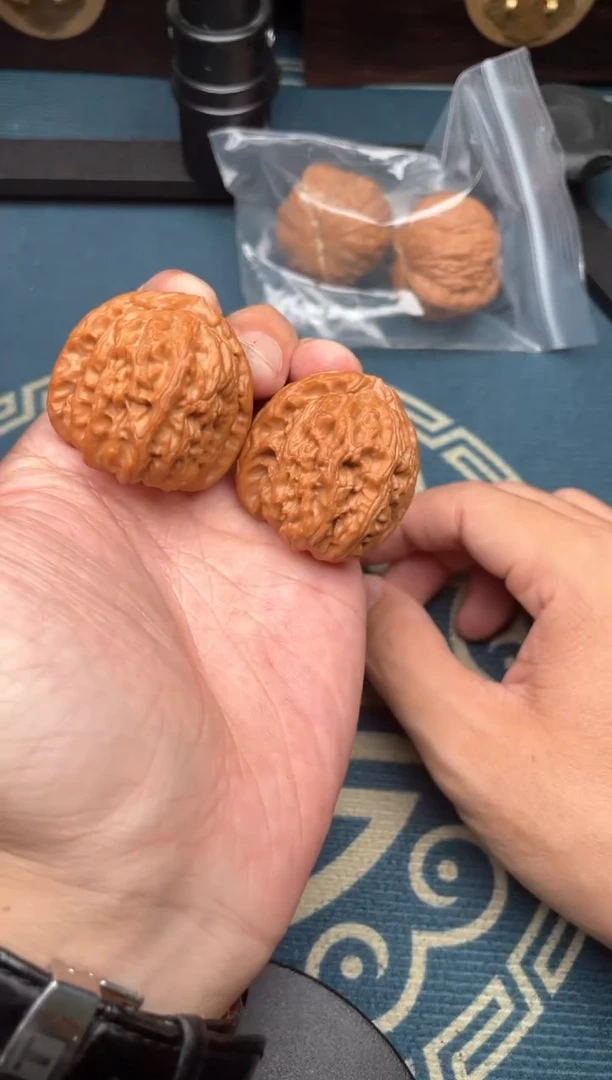 文玩核桃吊坠白狮子全品38