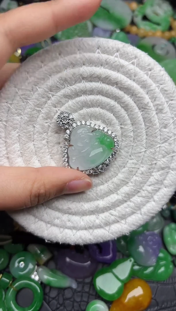 颈饰未镶嵌翡翠缅甸翡翠吊坠