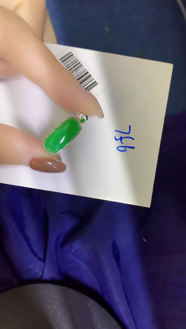 颈饰18K金镶嵌翡翠缅甸天然翡翠A货