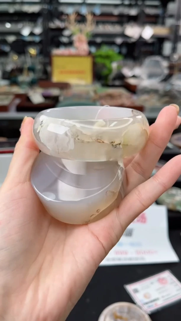 【闪购商品】石英质玉手镯未镶嵌61圈口（不退不换）106124