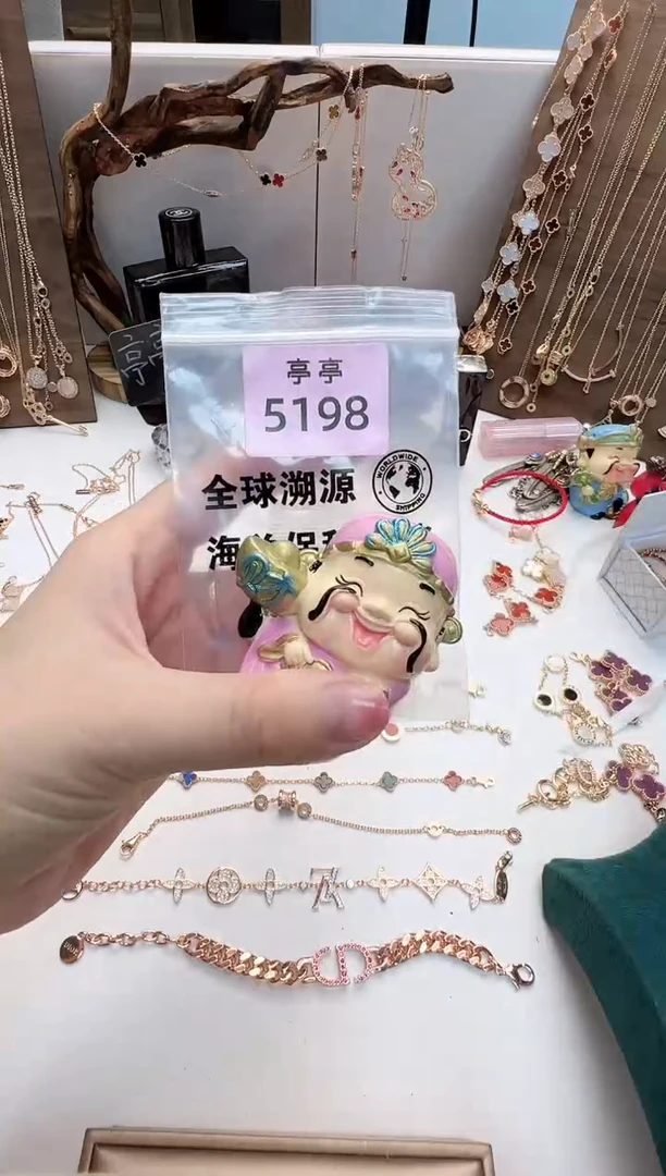 小*新 华禄甄选阁亭亭总铺