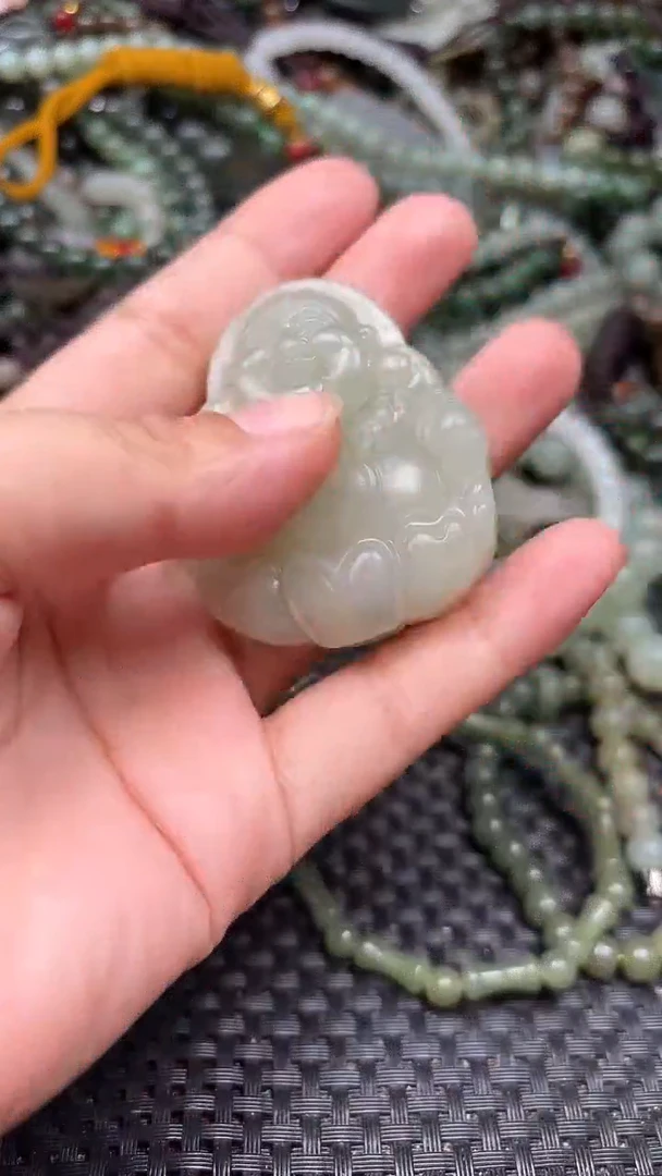 颈饰未镶嵌和田玉1