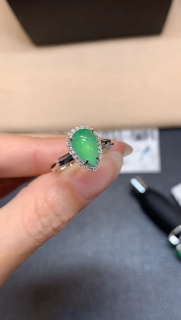 18K金镶嵌戒指翡翠2【无服务费