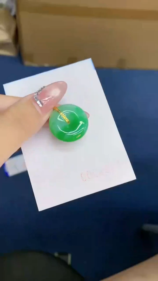 翡翠18K金镶嵌吊坠(不含链)1
