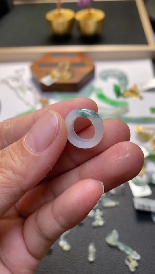 翡翠未镶嵌吊坠(不含链)32714