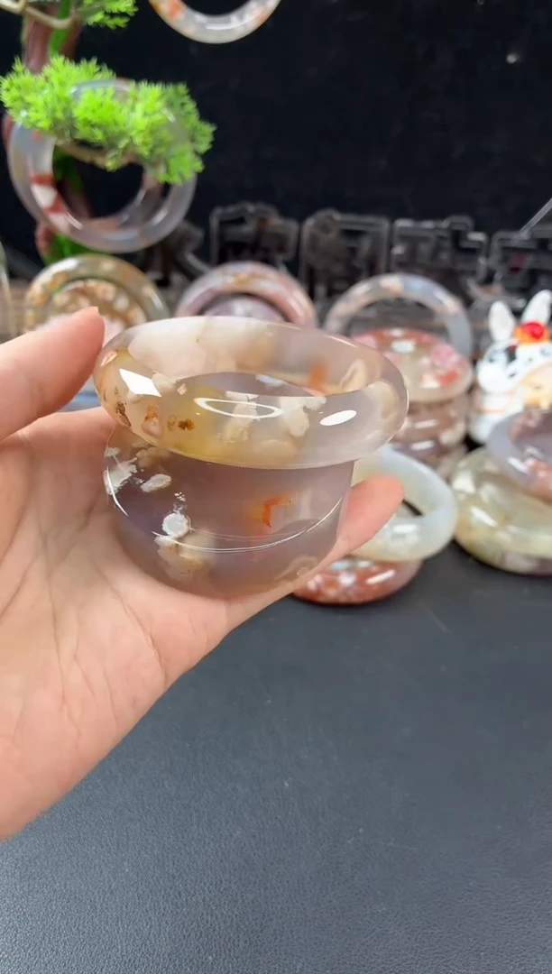 未镶嵌手镯（圆镯）石英质玉57