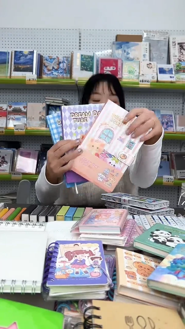 32K彩页磁扣手账112张--【夏奈日常】封面随机2本