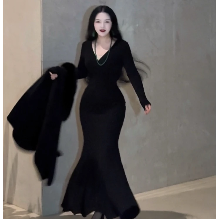 LHMknk1画报夫人原创自制秋冬加厚款温柔针织连衣裙黑色步步生莲