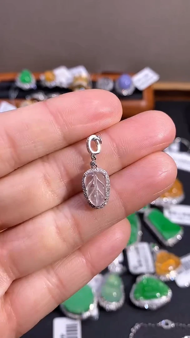 【闪购商品】翡翠吊坠(不含链)18K金镶嵌吊坠