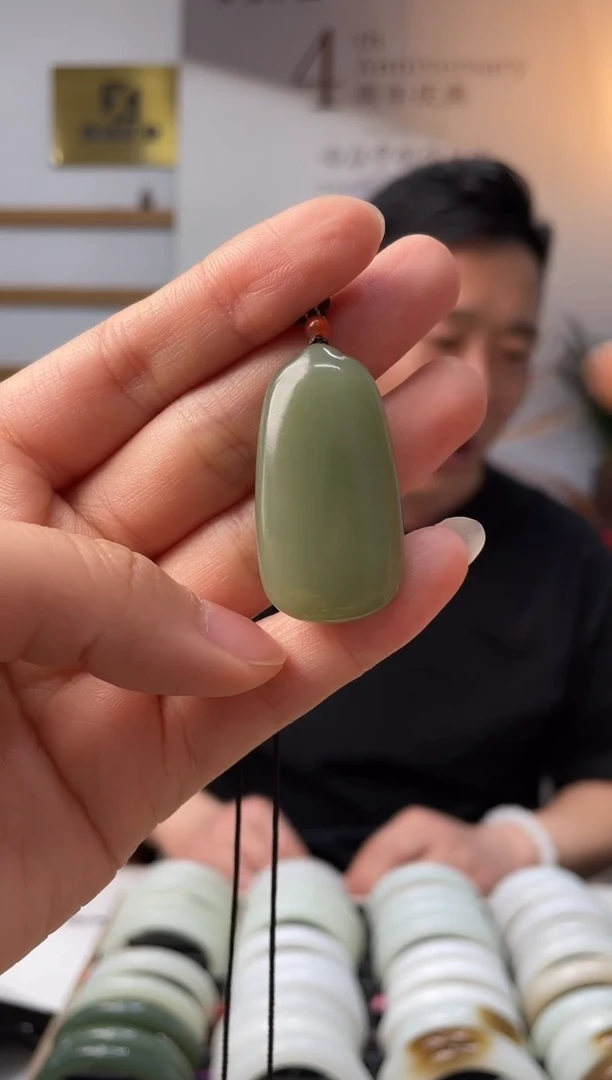 和田玉未镶嵌颈饰沙枣青无事牌吊坠随机发一件