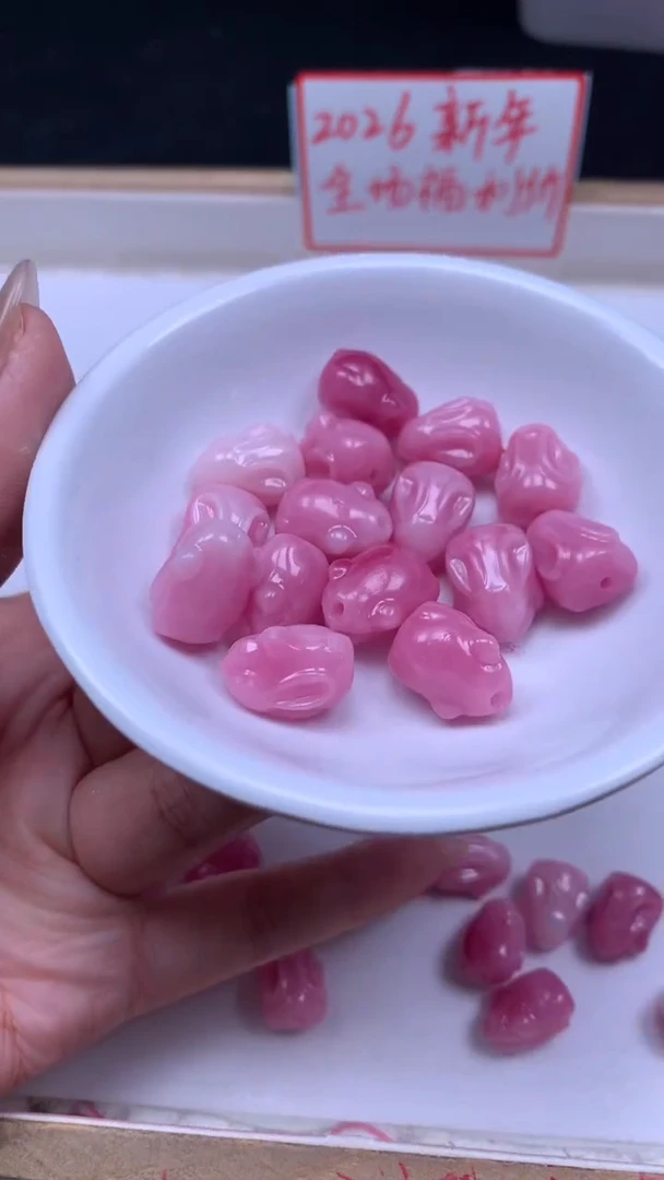 未镶嵌散珠拼合珍珠（马贝珠）E952 女皇贝趴趴兔11*15mm5个8元