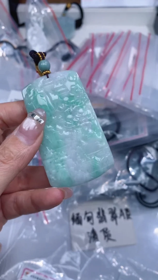 颈饰未镶嵌翡翠吊坠