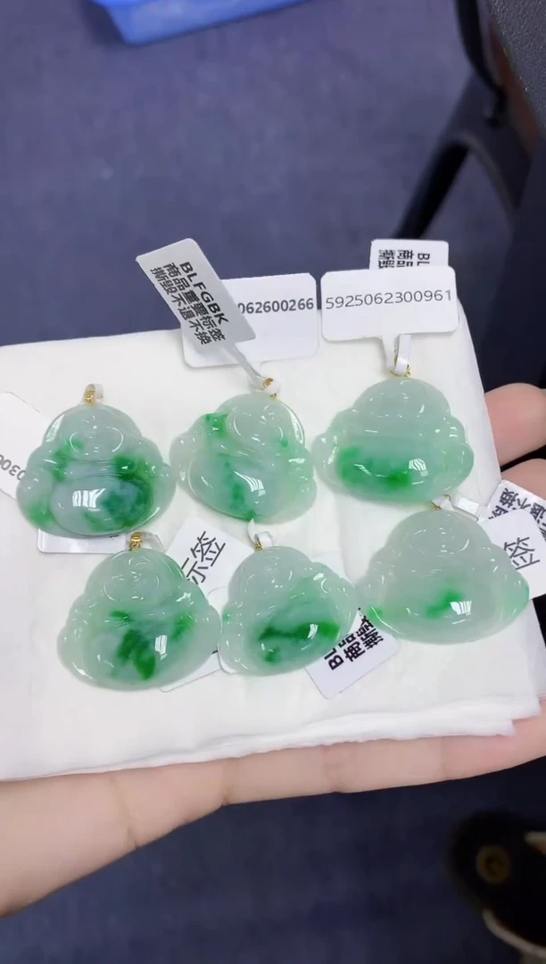 翡翠18K金镶嵌颈饰天然缅甸翡翠A货多样性发其一