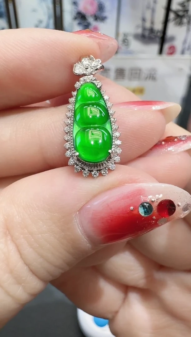 颈饰18K金镶嵌翡翠玲寄售回流，不退不换