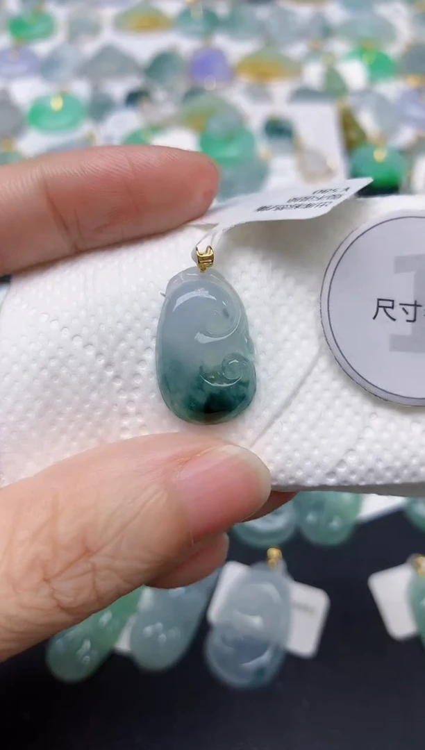翡翠18K金镶嵌颈饰天然缅甸A货翡翠