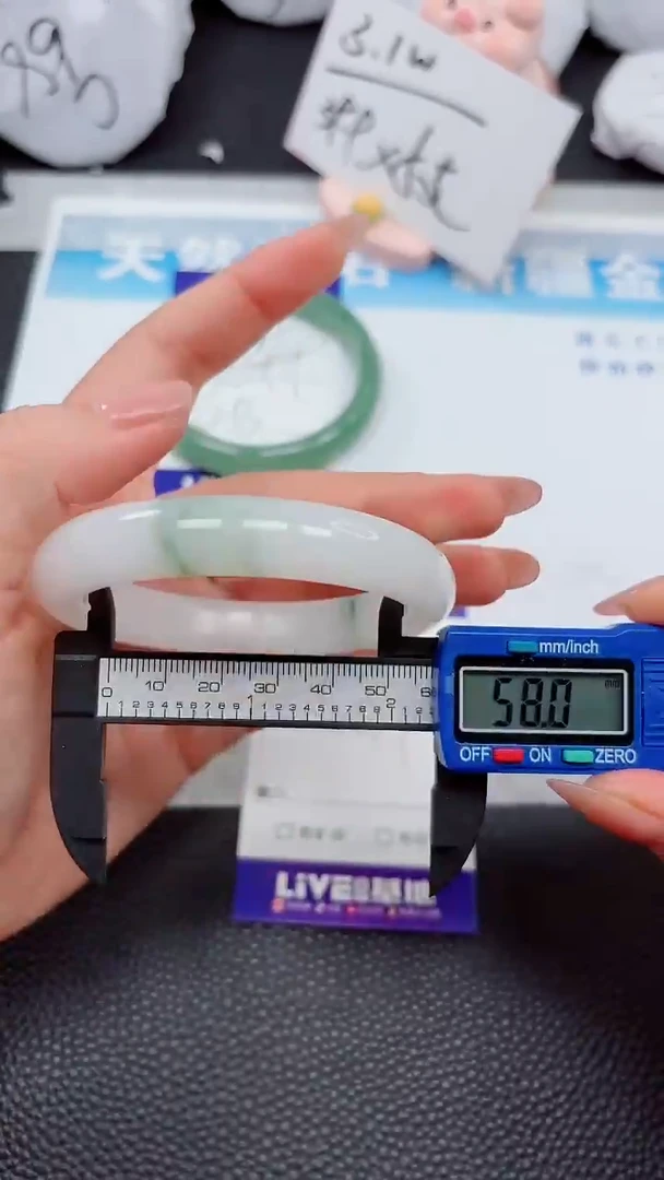 【闪购商品】石英质玉手镯未镶嵌498