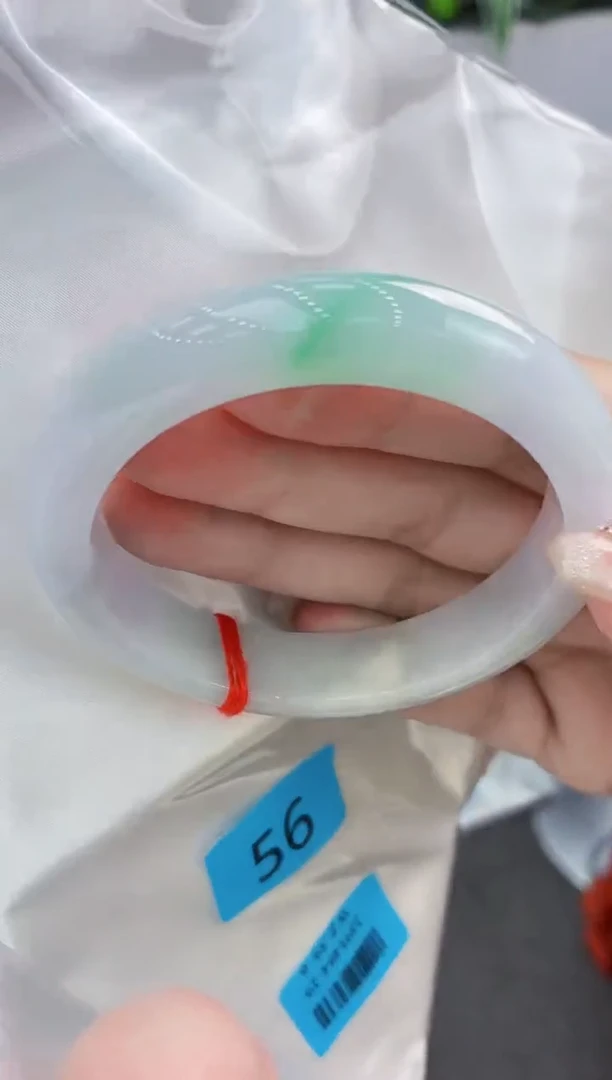 翡翠手镯未镶嵌翡翠手镯
