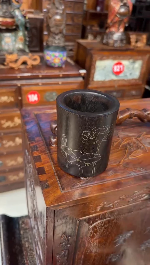 木木头款小叶紫檀笔筒298