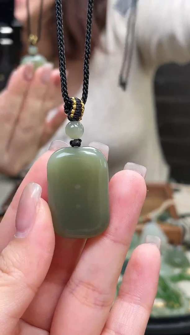 颈饰未镶嵌和田玉无事牌