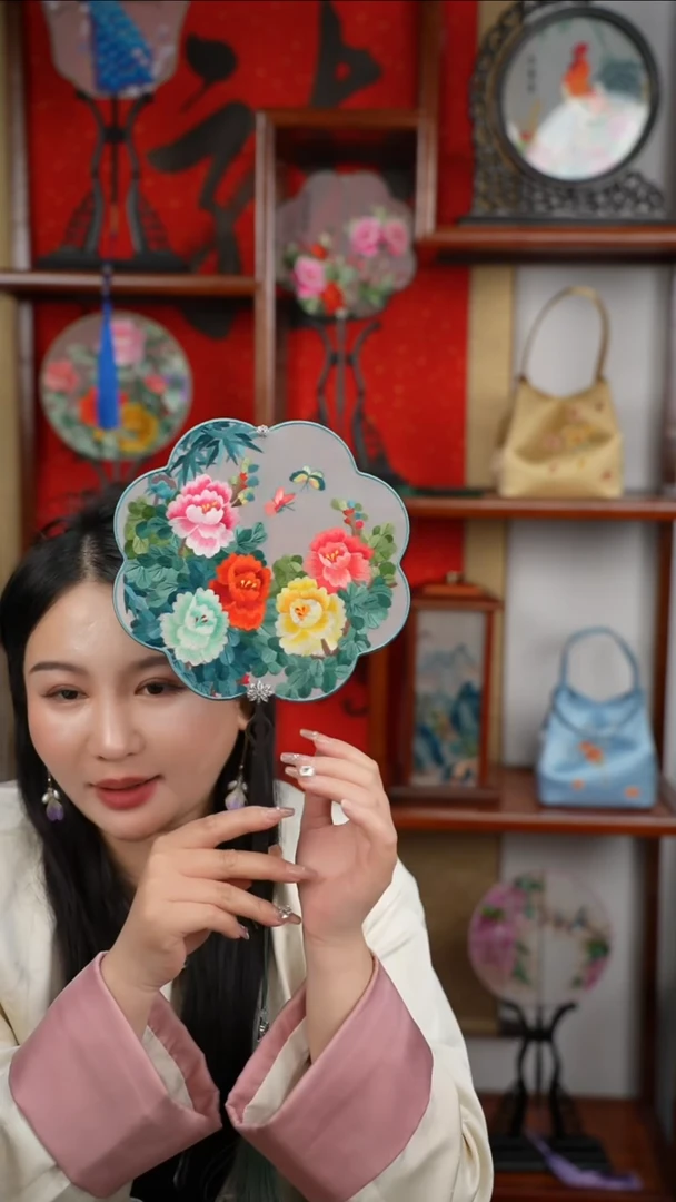 刺绣牡丹花开团扇