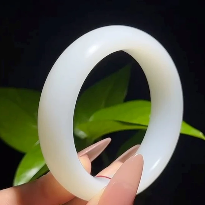 天然A级新疆和田羊脂白玉手镯收藏级