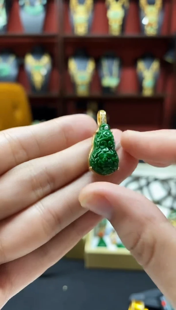 颈饰未镶嵌翡翠吊坠