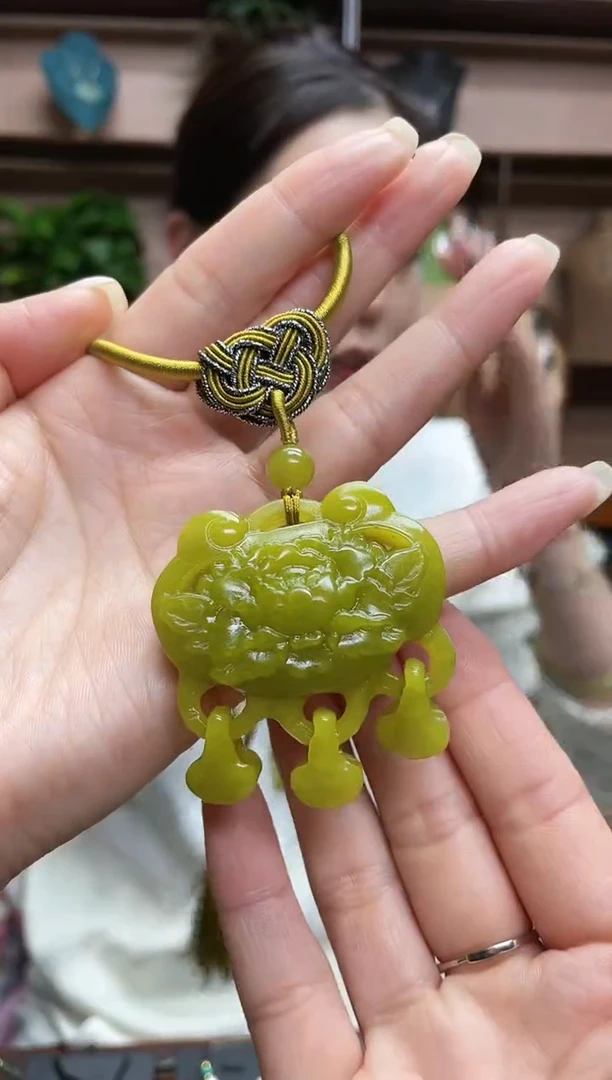 【闪购商品】蛇纹石玉吊坠未镶嵌·