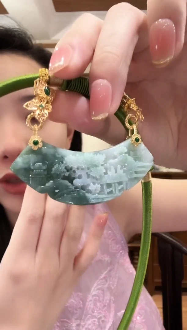 翡翠未镶嵌颈饰国风