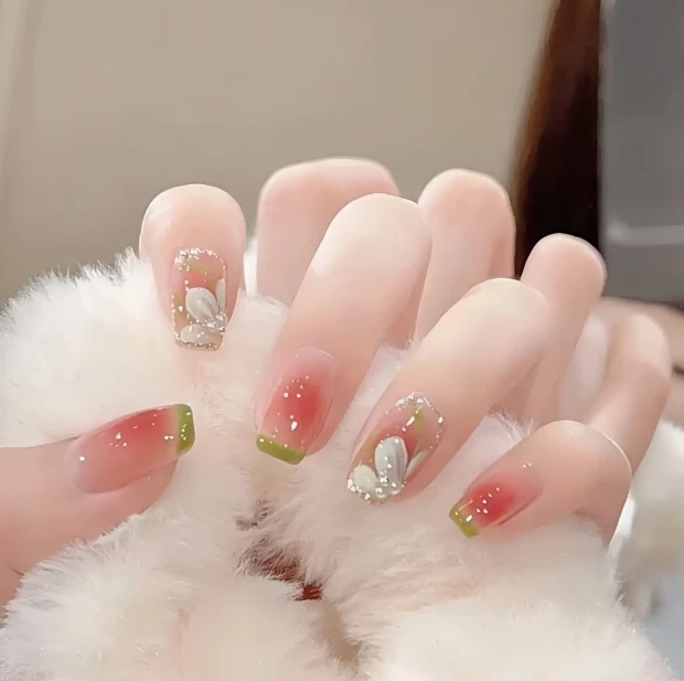 长款2025新年穿戴甲学生新款美甲贴片纯欲腮红结婚纱照高级感网红