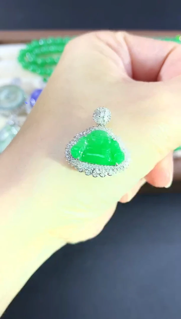 吊坠(不含链)18K金镶嵌翡翠81|8800