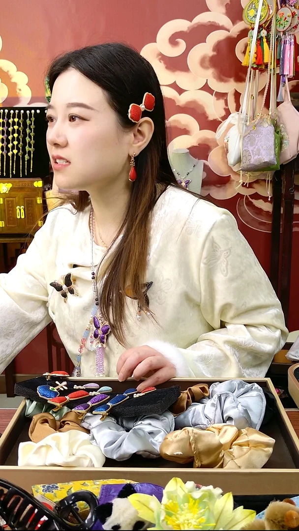 衣服好美啦啦啦啦