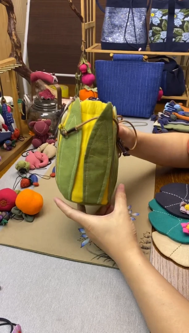 黄绿花苞袋+长肩带——