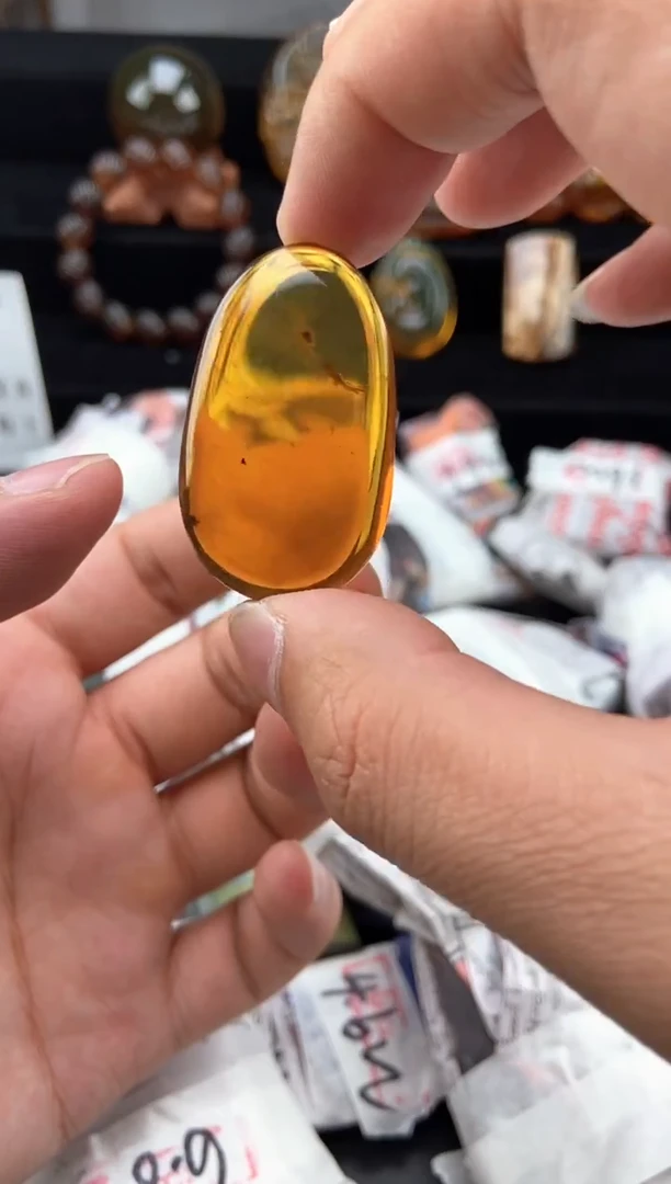 未镶嵌颈饰琥珀金棕珀随形吊坠