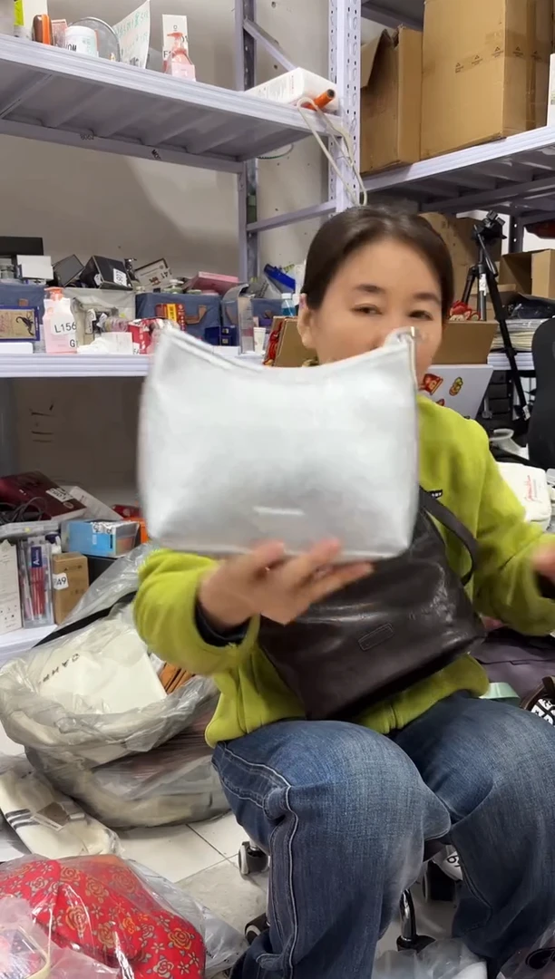 PVC点点小红心 没关注的关注一下主播