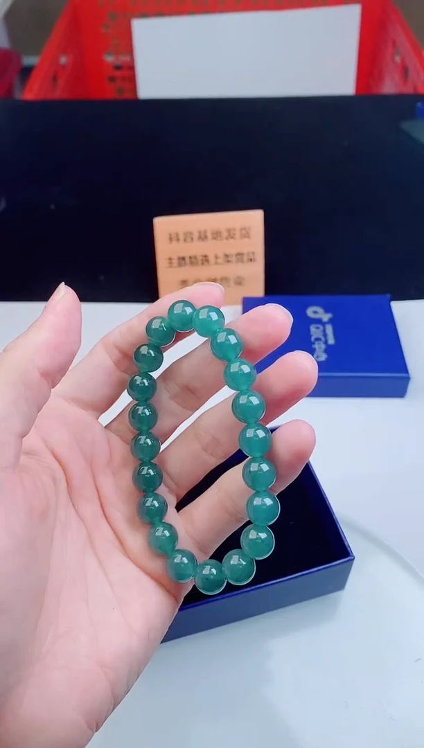 颈饰未镶嵌翡翠   ·