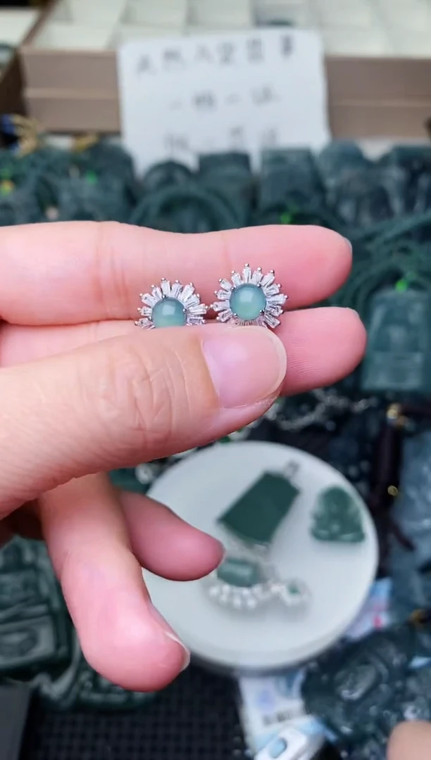 颈饰未镶嵌翡翠