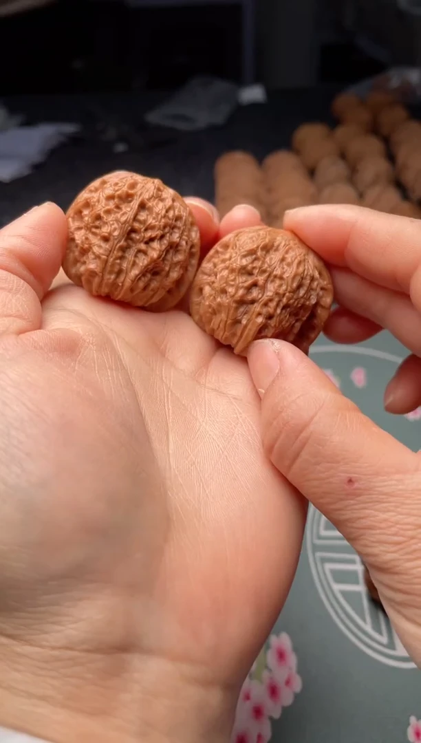 把件文玩核桃w76   血麒麟 37尺