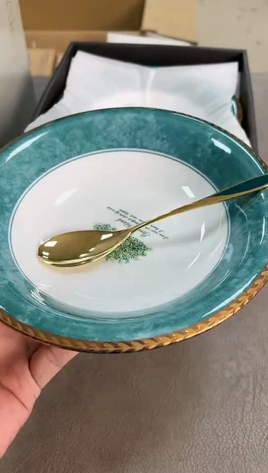 瓷片草帽器型盘子配勺全新