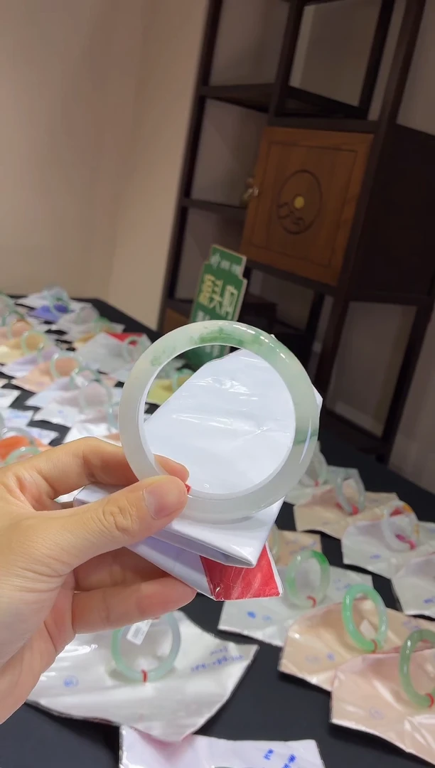 未镶嵌手镯翡翠,全款22W,定金2W
