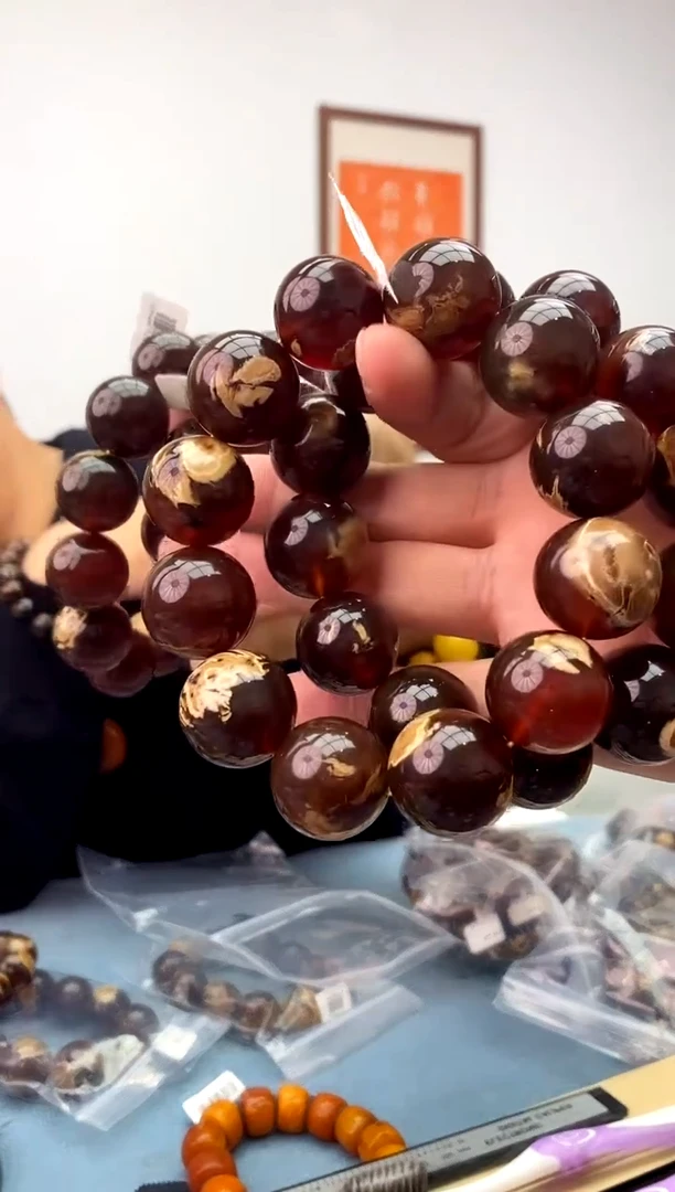 【闪购商品】琥珀珠宝奇石未镶嵌假一罚十，多样性发一件