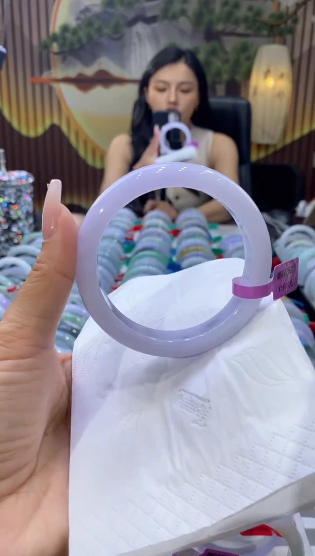 翡翠手镯未镶嵌多人01149