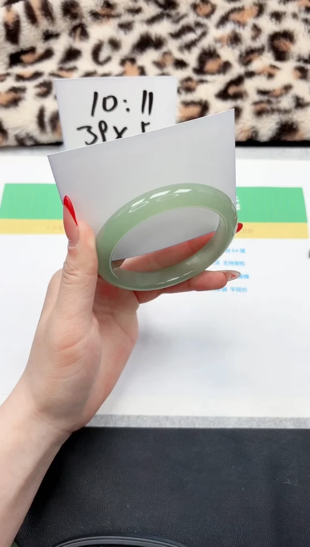 【闪购商品】石英质玉手镯未镶嵌10-58