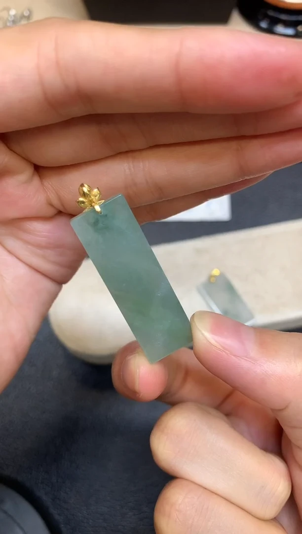 颈饰18K金镶嵌翡翠无事牌【无服务费【24小时鉴赏期】