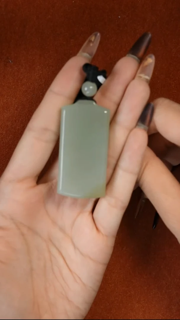 吊坠(赠链)未镶嵌和田玉且末近矿微色差m