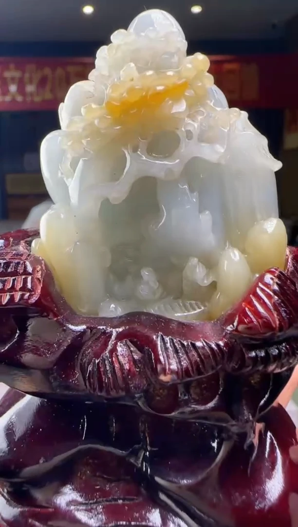 翡翠未镶嵌颈饰配底座YJ@@WS1WX37814