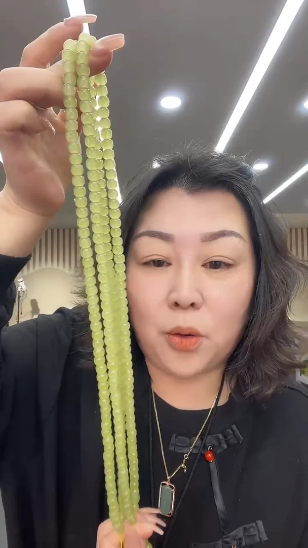 未镶嵌岫岩老玉（透闪石质玉）挂件0.8多样式发货随机发一