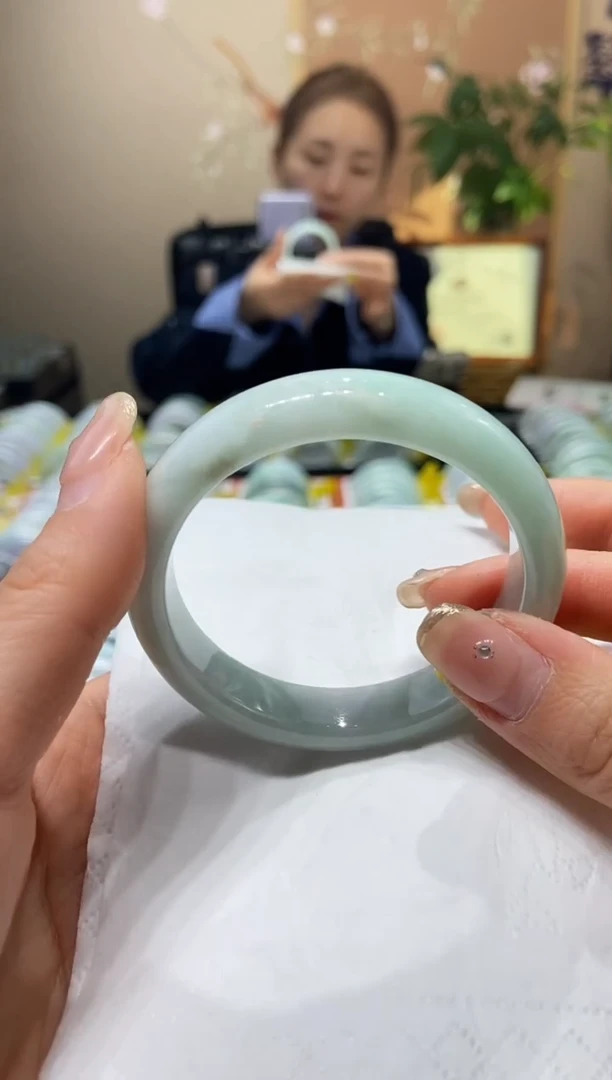 【闪购商品】翡翠手镯未镶嵌52.5圈口
