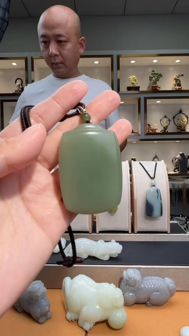 颈饰未镶嵌和田玉苏